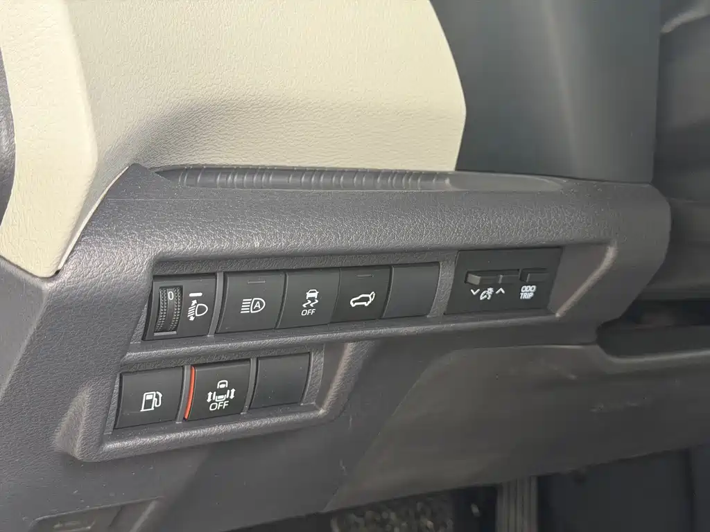 Toyota Sienna 2023 — фото 14