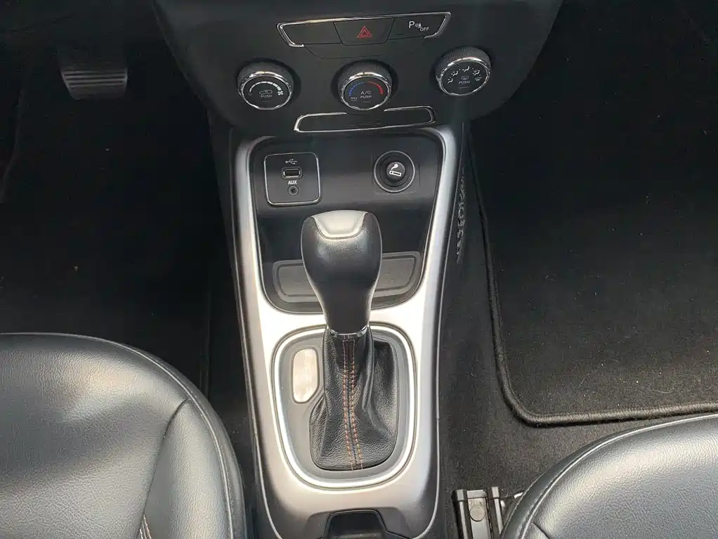 Jeep Compass 2017 — фото 24