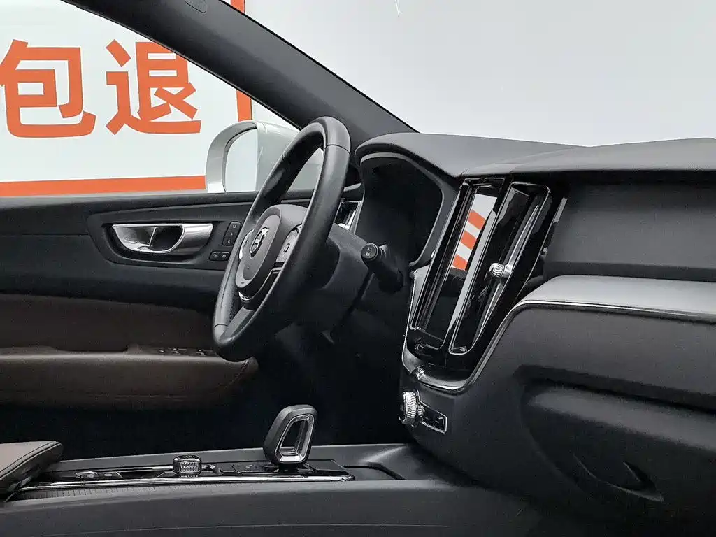 Volvo XC60 2023 — фото 22