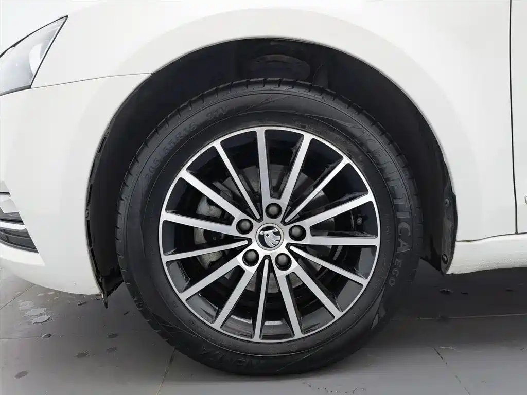 Skoda Octavia 2020 — фото 17