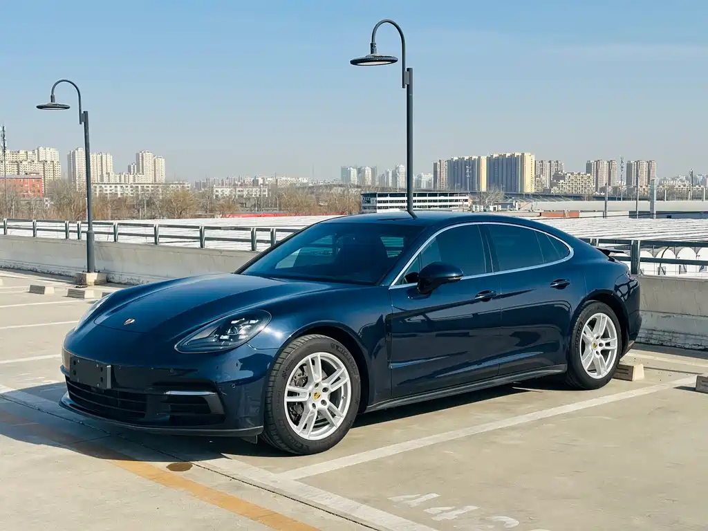Porsche Panamera 2018 — фото 1