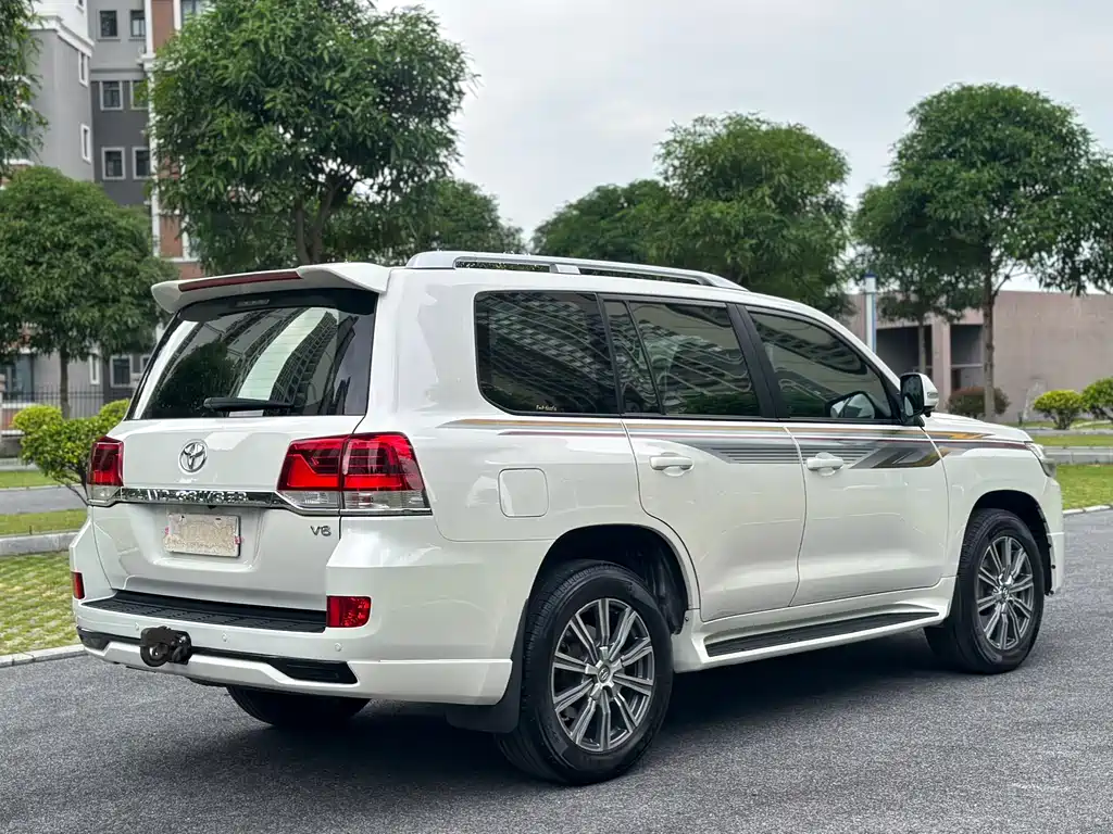 Toyota Land Cruiser 2019 — фото 8