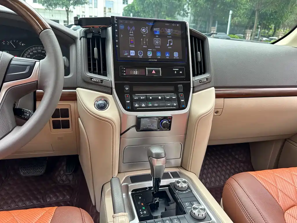 Toyota Land Cruiser 2019 — фото 16
