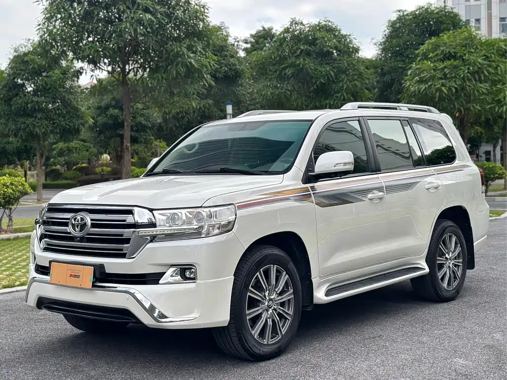 Toyota Land Cruiser 2019 — фото 1