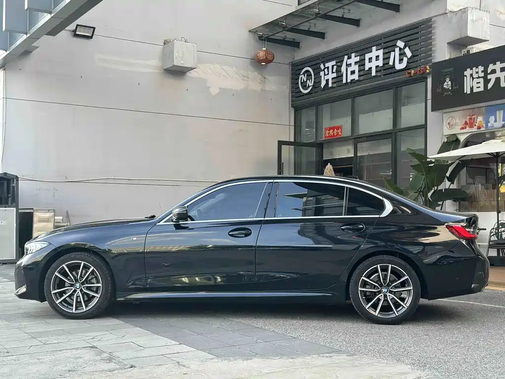 BMW 3 Series 2023