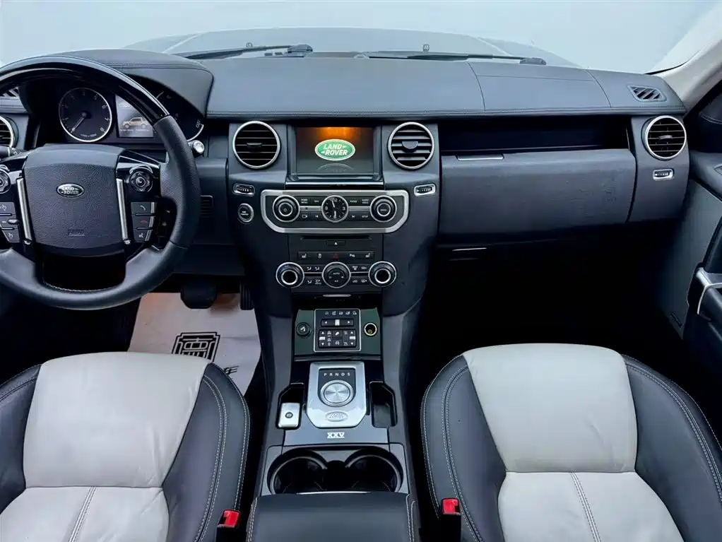 Land Rover Discovery 2014 — фото 14