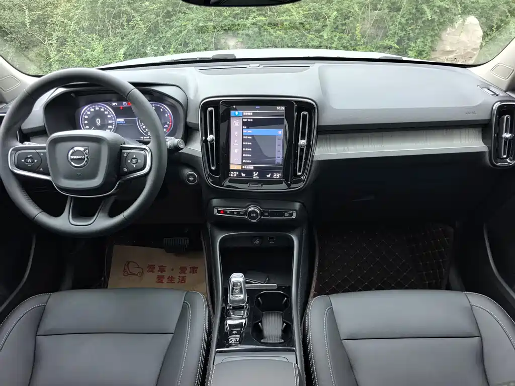 Volvo XC40 2020 — фото 12