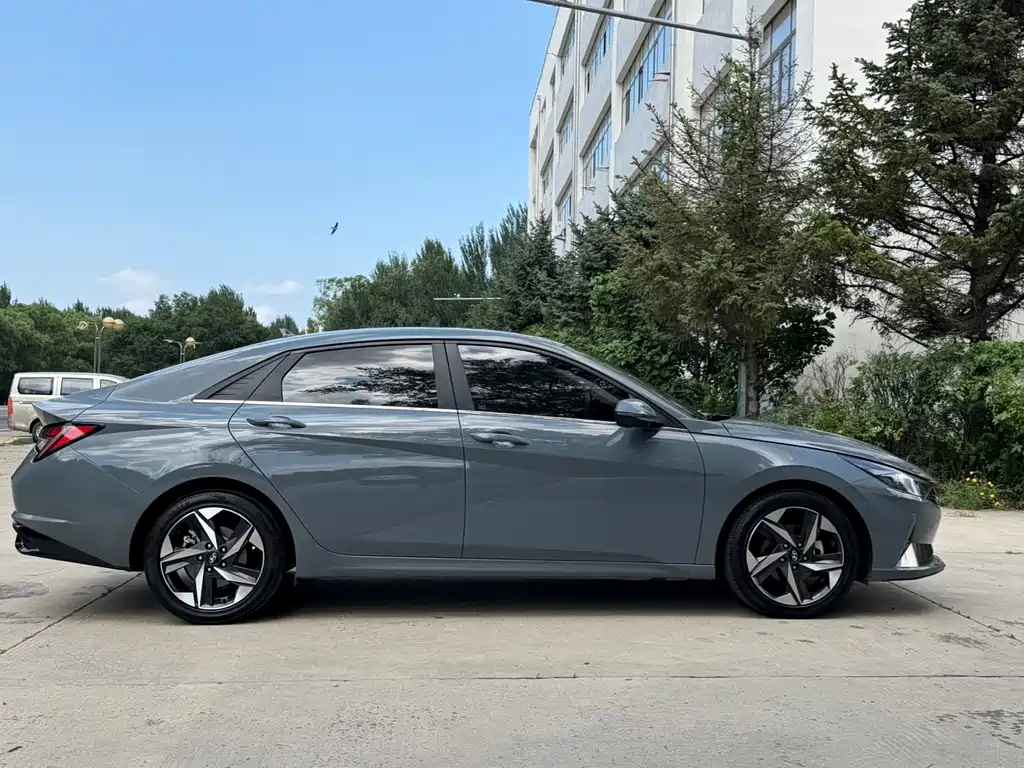 Hyundai Elantra 2023