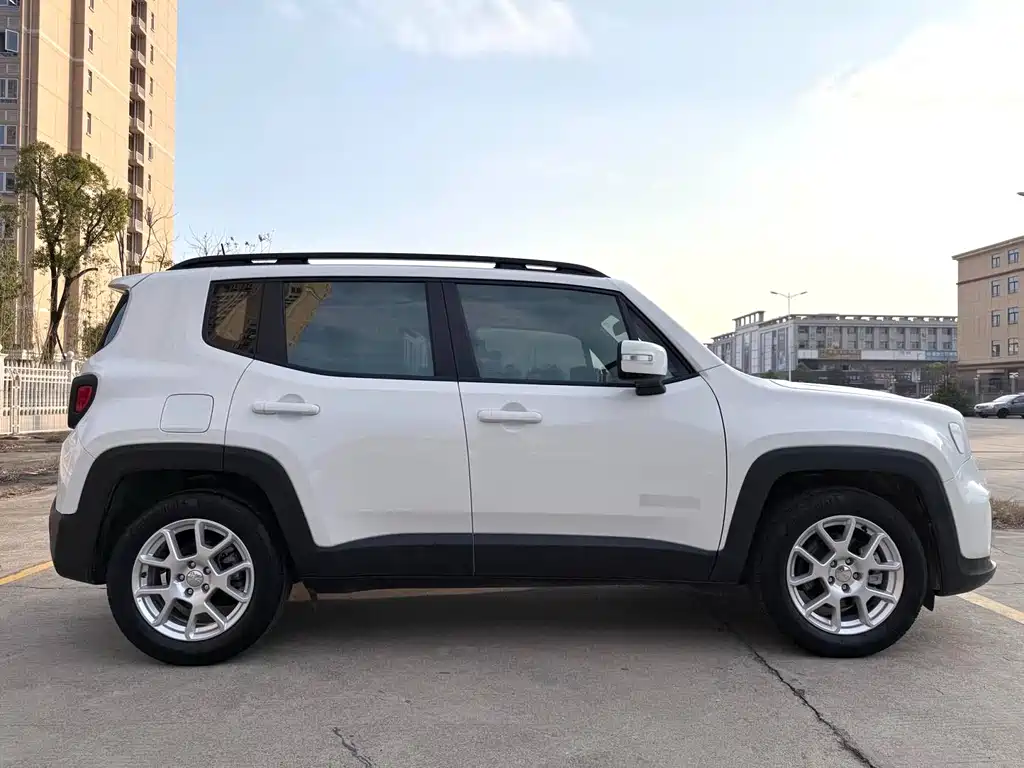 Jeep Renegade 2021 — фото 11