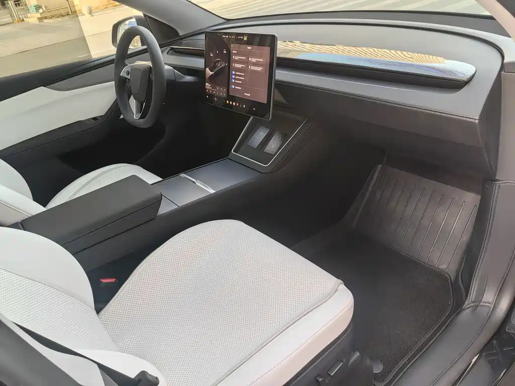 Tesla Model Y 2025 — фото 10