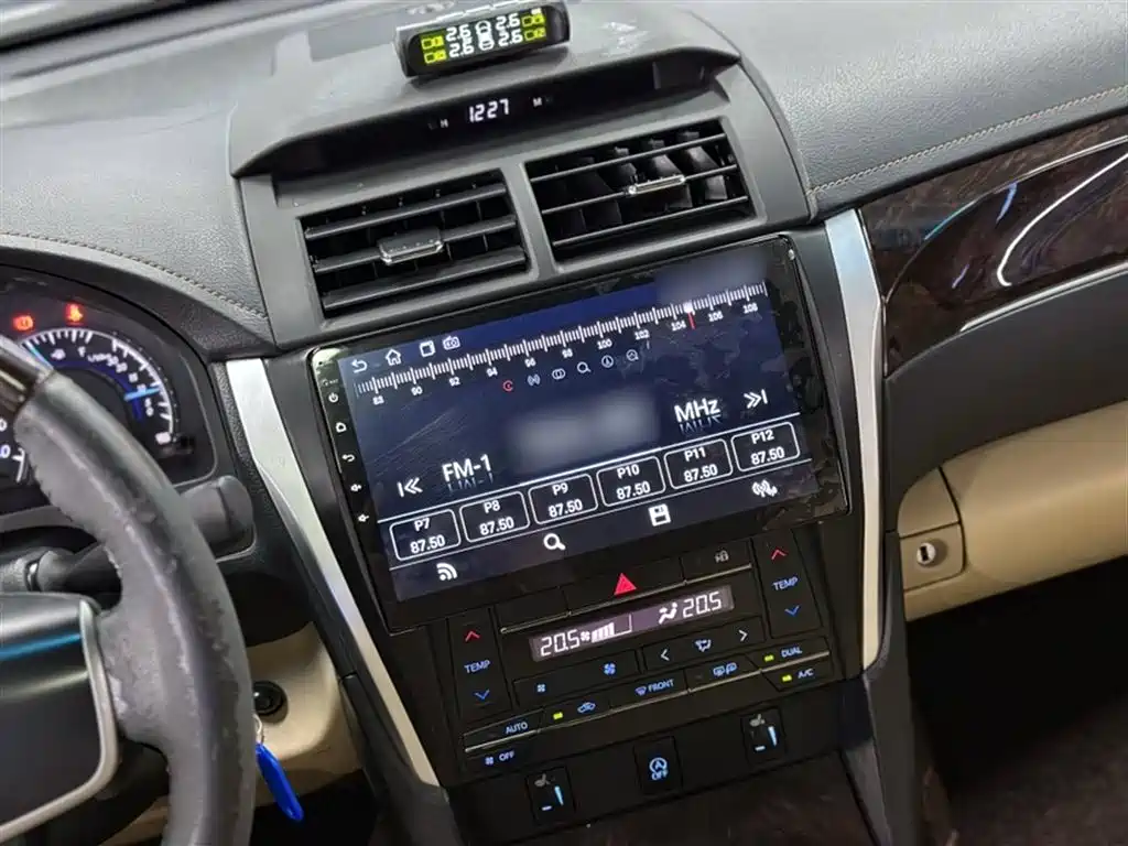 Toyota Camry 2017 — фото 14