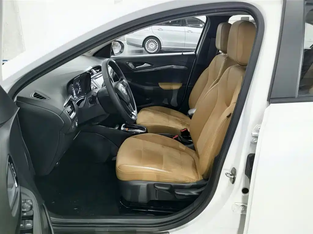 Buick Excelle 2019 — фото 10