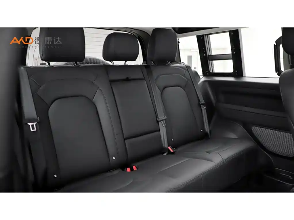 Land Rover Defender 2023 — фото 8