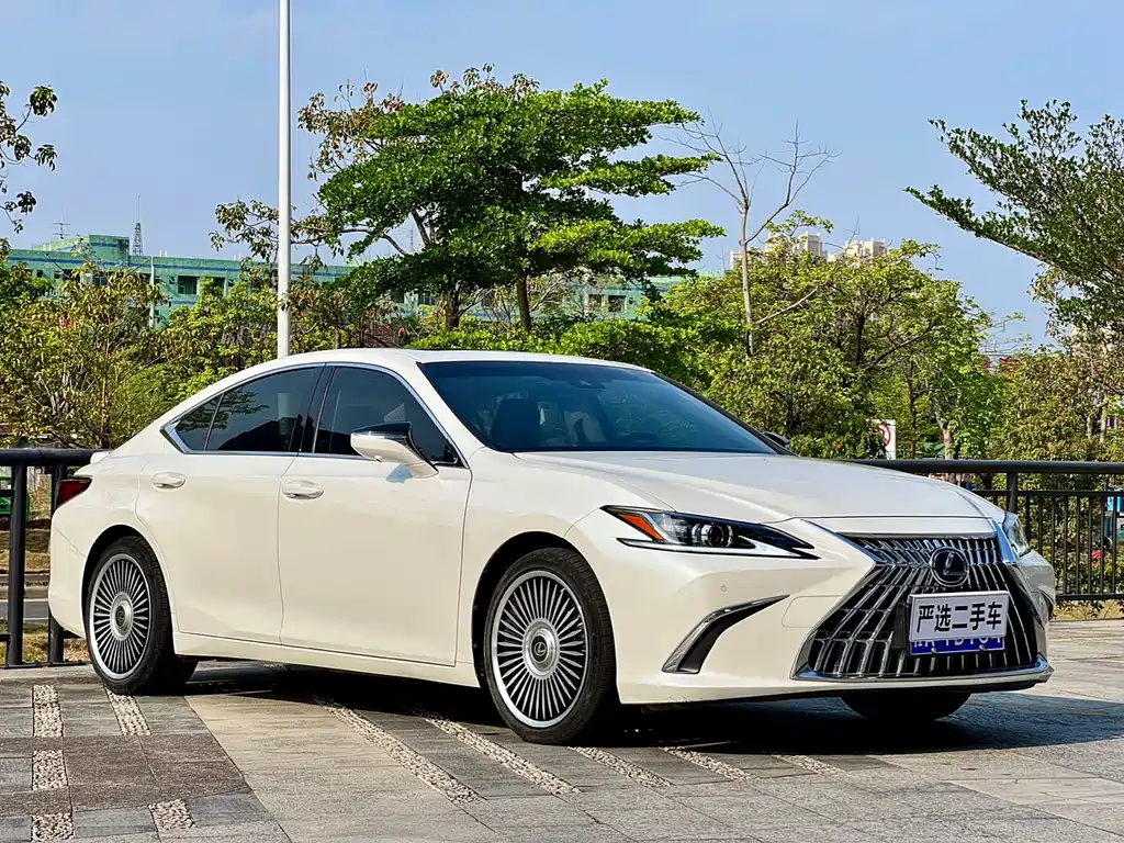 Lexus ES 2020 — фото 3