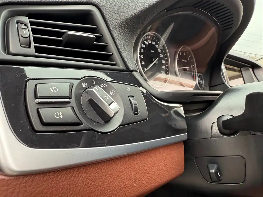 BMW 5 Series 2014 — фото 14