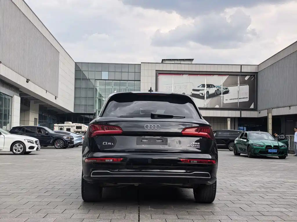 Audi Q5L 2020 — фото 19