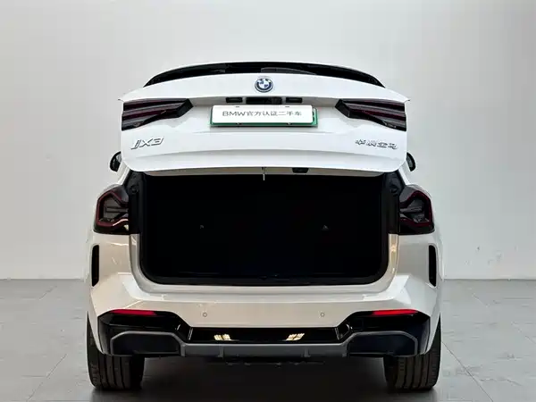 BMW iX3 2025
