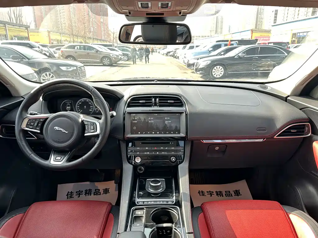 Jaguar F-PACE 2017 — фото 10