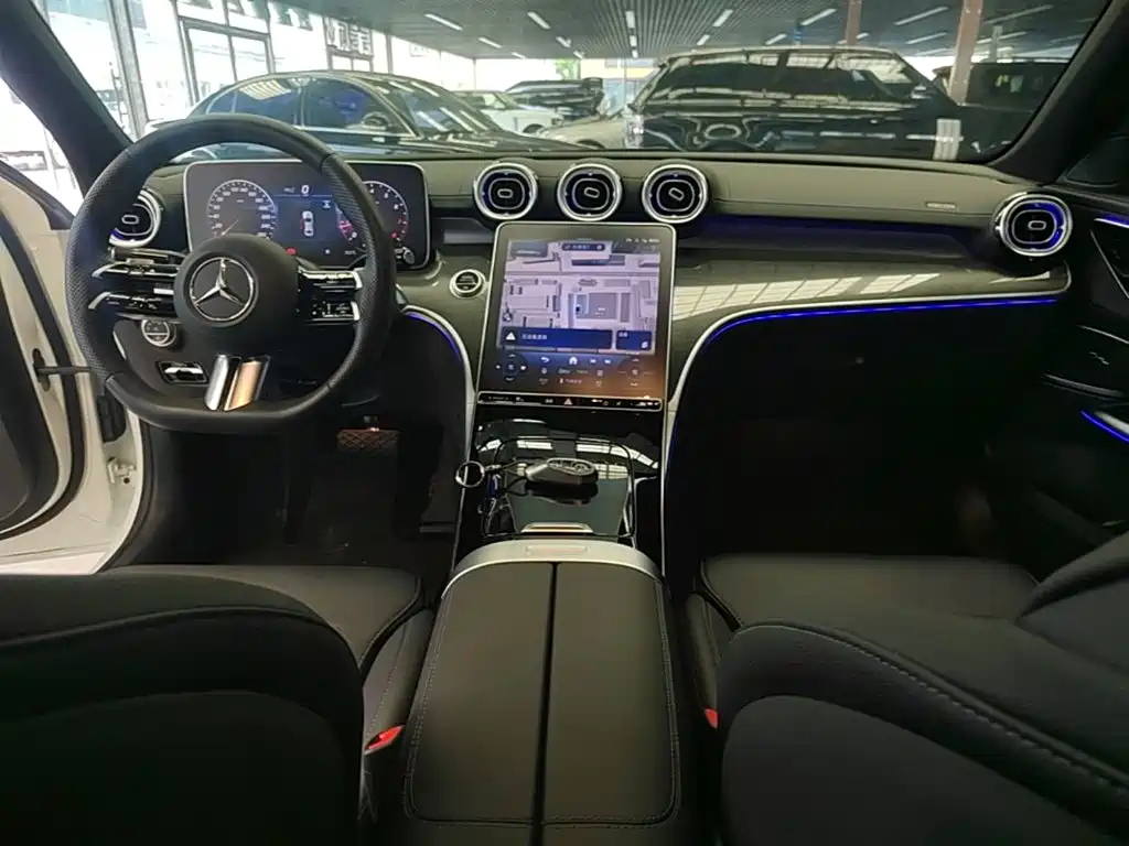 Mercedes-Benz C-Class 2025 — фото 10