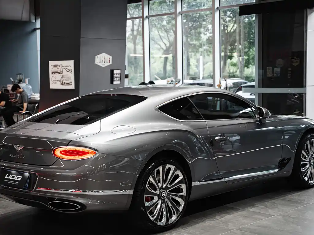 Bentley Continental 2020 — фото 16