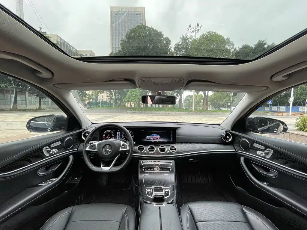Mercedes-Benz E-Class 2018 — фото 18