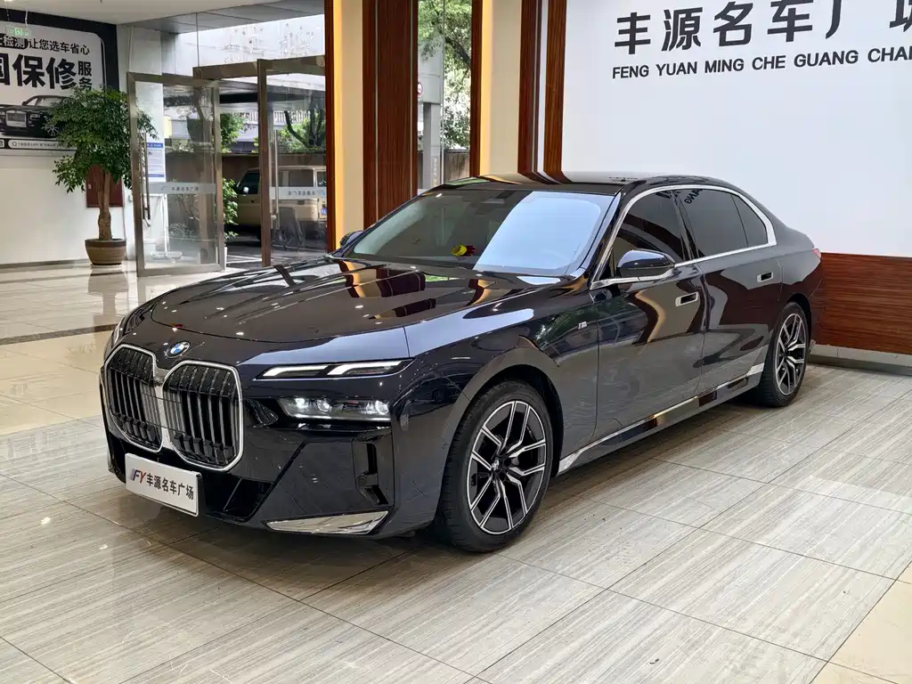 BMW 7 Series 2024 — фото 1
