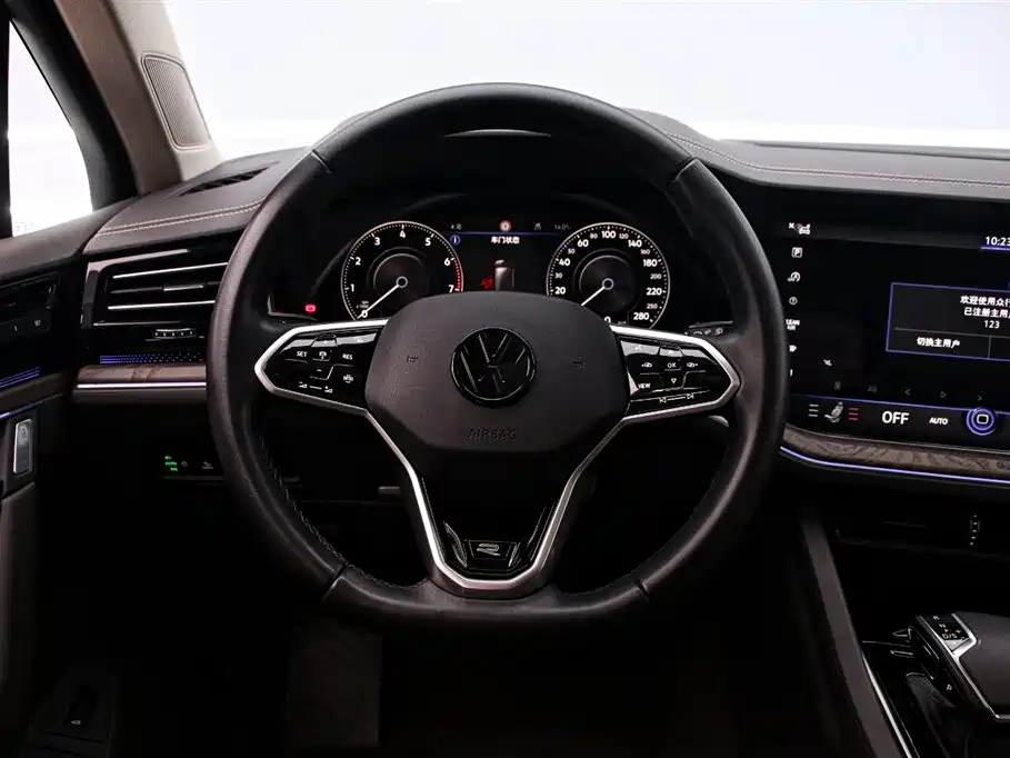 Volkswagen Touareg 2023 — фото 7