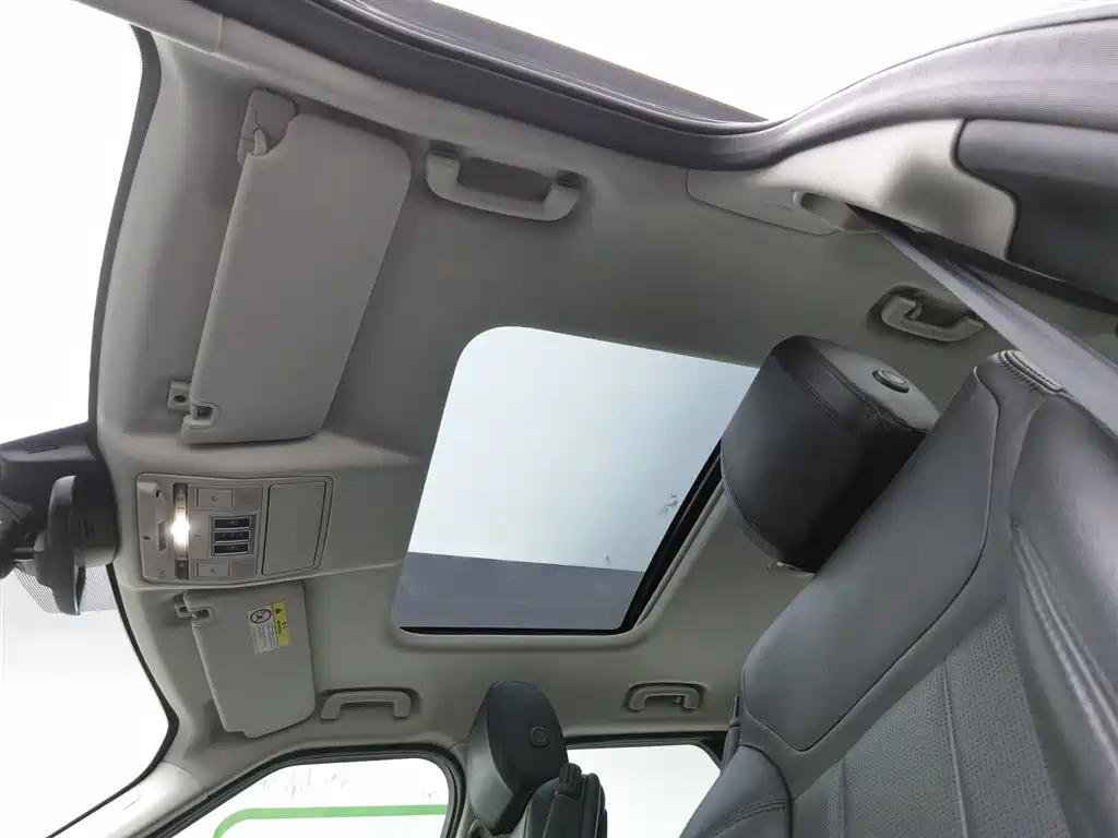 Land Rover Discovery 2019 — фото 14