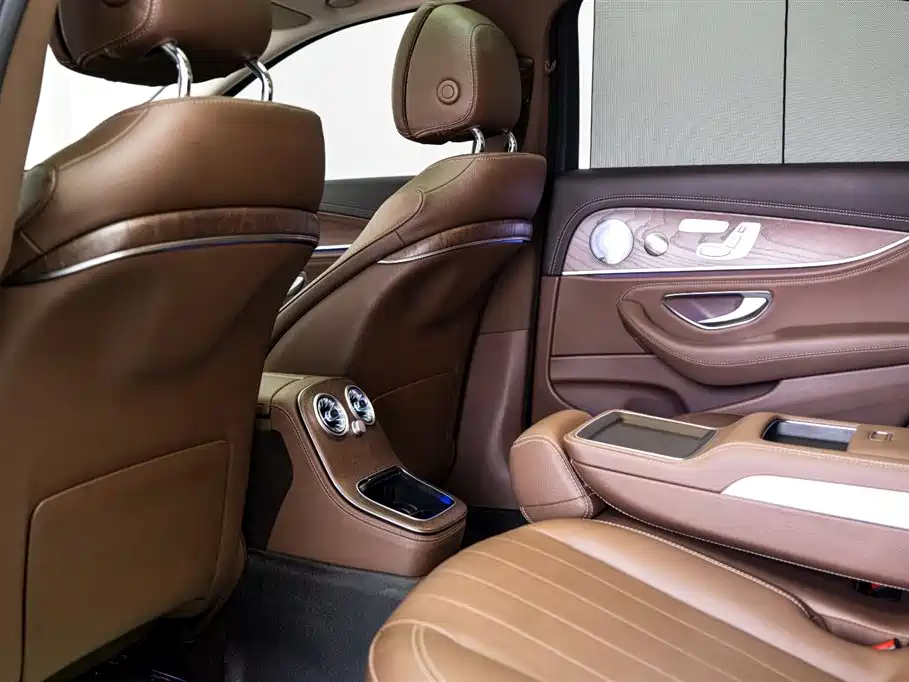 Mercedes-Benz E-Class 2023 — фото 6