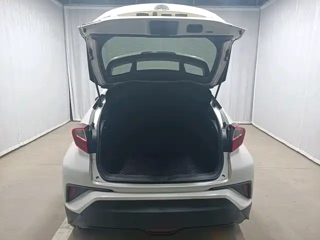 Toyota C-HR 2019 — фото 12