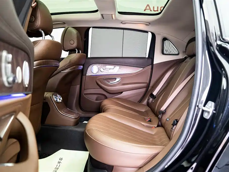 Mercedes-Benz E-Class 2023 — фото 11