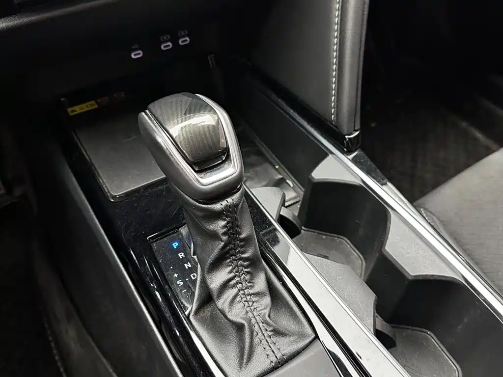 Toyota Camry 2024 — фото 15