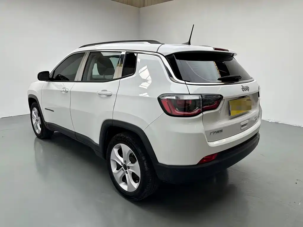 Jeep Compass 2018 — фото 7