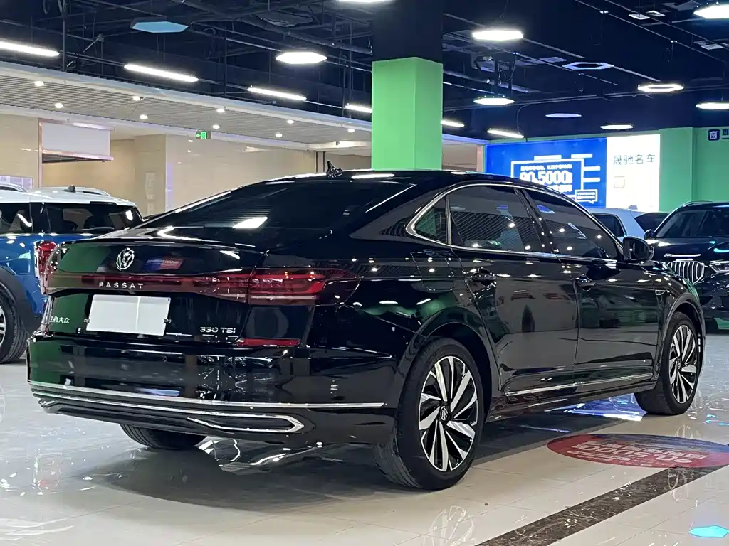 Volkswagen Passat 2023 — фото 17