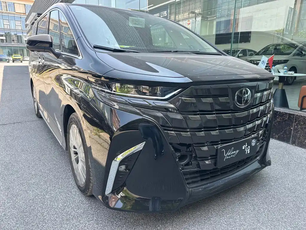 Toyota Alphard — фото 3