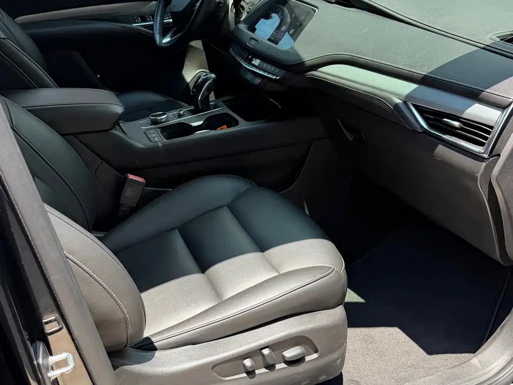 Cadillac XT4 2019 — фото 13