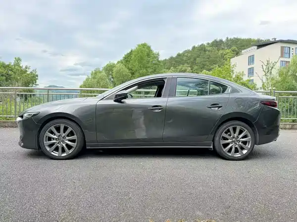 Mazda 3 Axela 2021