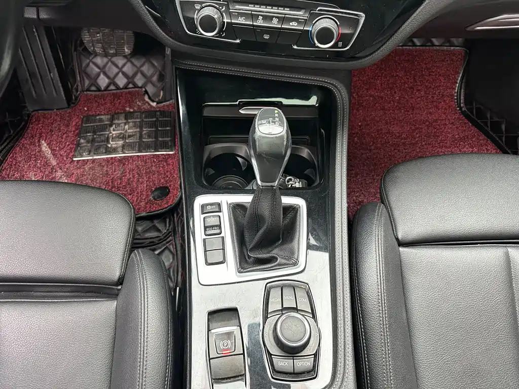BMW 1 Series 2018 — фото 14