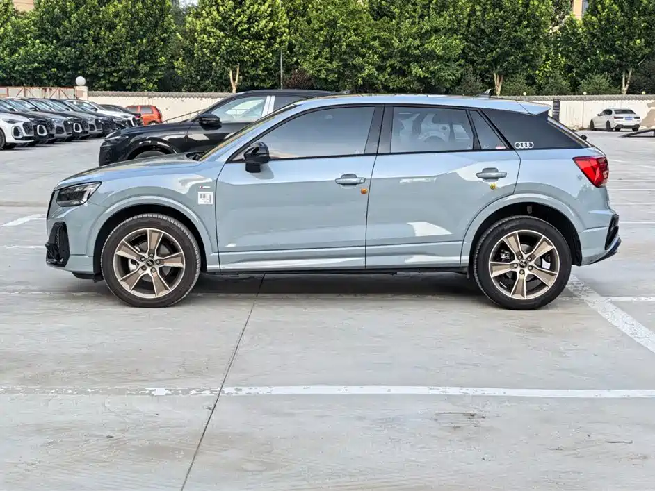 Audi Q2L 2023