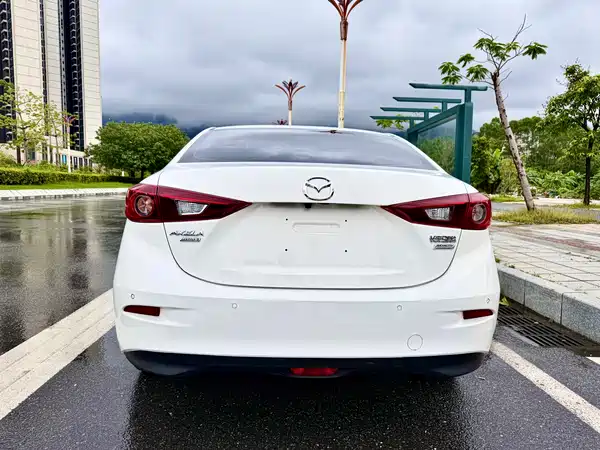 Mazda 3 Axela 2016