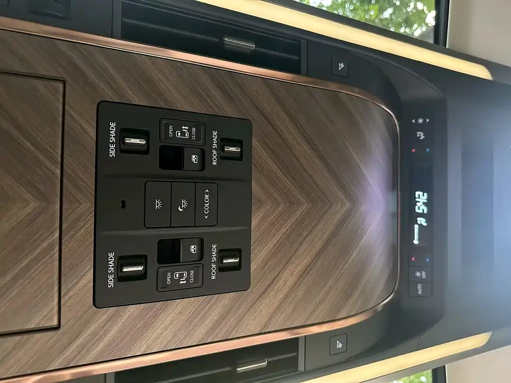Lexus LM 2023 — фото 10