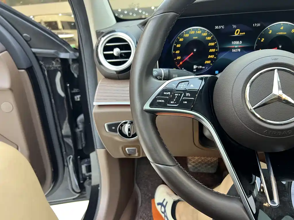 Mercedes-Benz E-Class 2022 — фото 11
