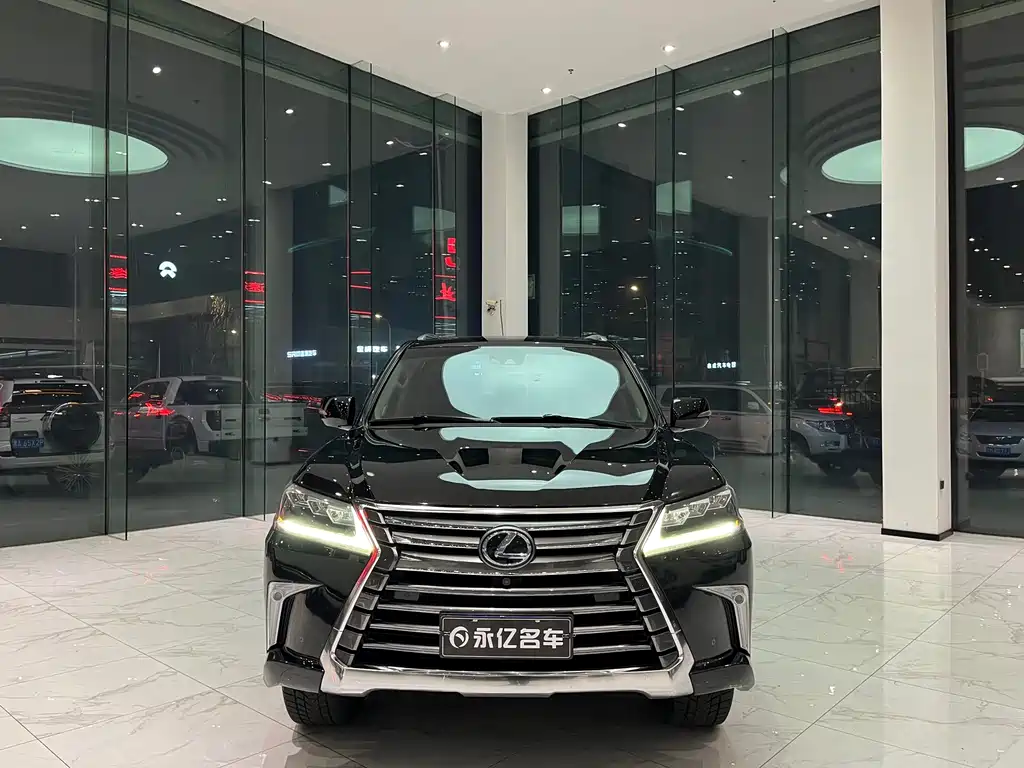 Lexus LX 2017 — фото 1