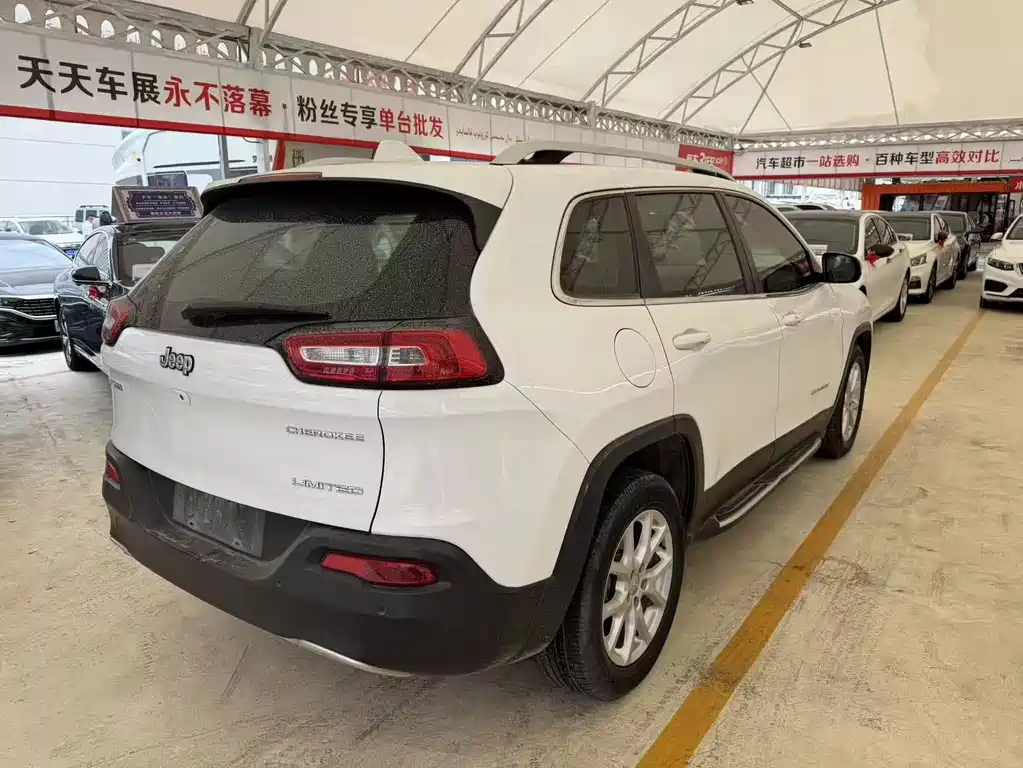 Jeep Cherokee 2018 — фото 9