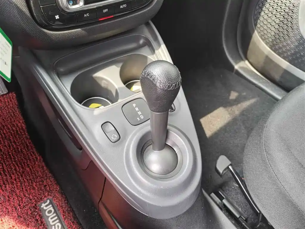 smart Fortwo 2017 — фото 13