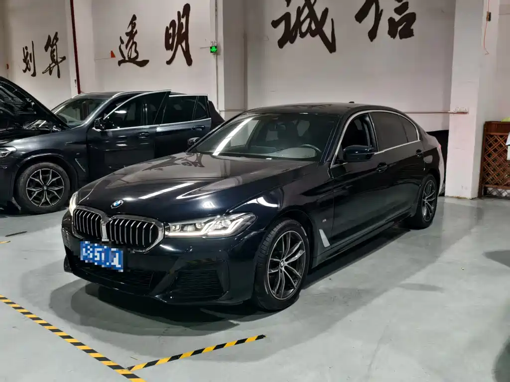 BMW 5 Series 2023 — фото 1