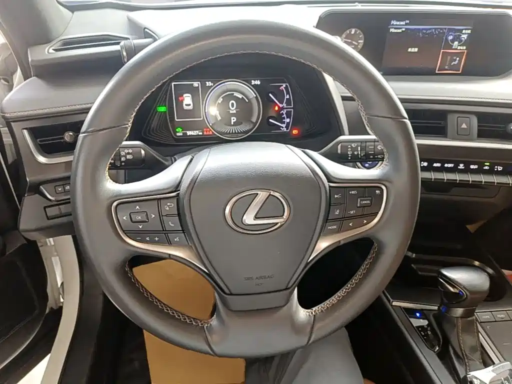 Lexus UX 2021 — фото 11