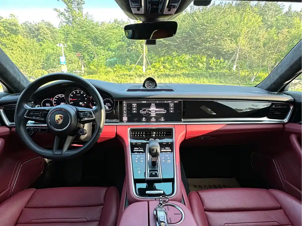 Porsche Panamera 2021