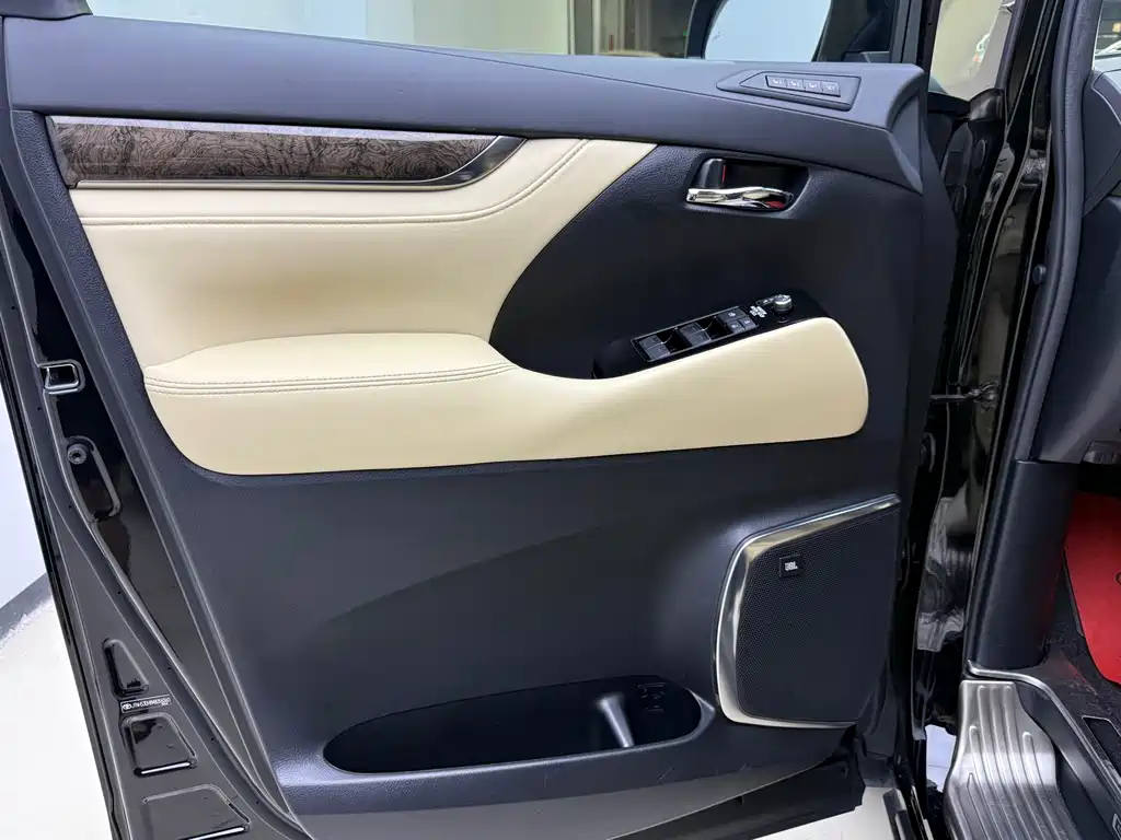 Toyota Vellfire 2021 — фото 15