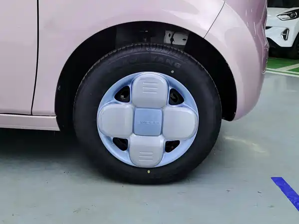 Geely Galaxy Panda 2023